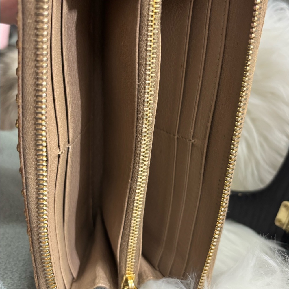 MIU MIU ZIPPY WALLET - Picture 12 of 16